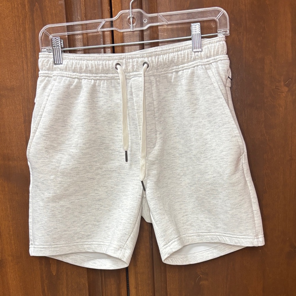 American Eagle AE boy / Men's soft gray AE 24/7 shorts size S